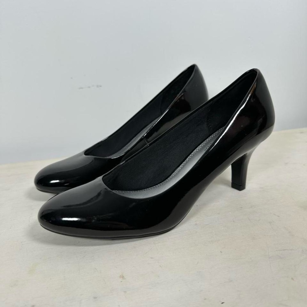 Black Patent Leather Pumps - Picture 4 of 8
